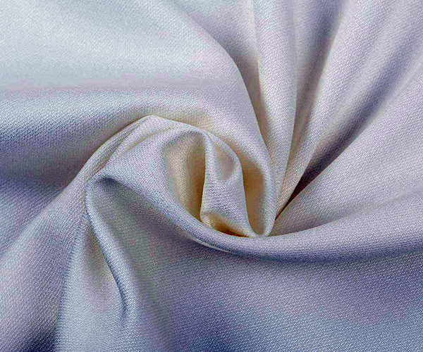 Is polyester fabric hot to wear in summer?